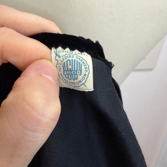 AMAZING 60’s Black Velvet Dress- Like New Condition - Picture 2 of 13